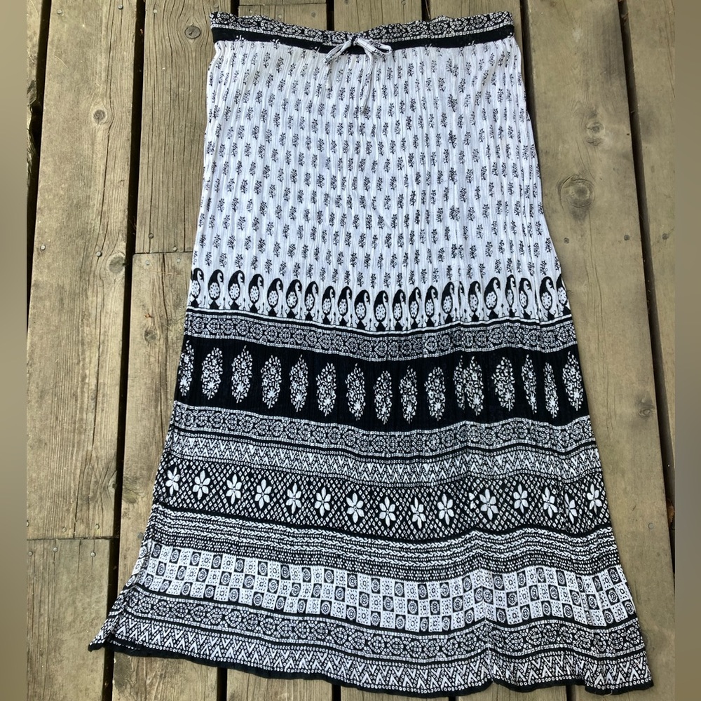 Boho Skirt NEW LOOK Swim Coverup Maxi Midi Floral Black White Paisley Size Small